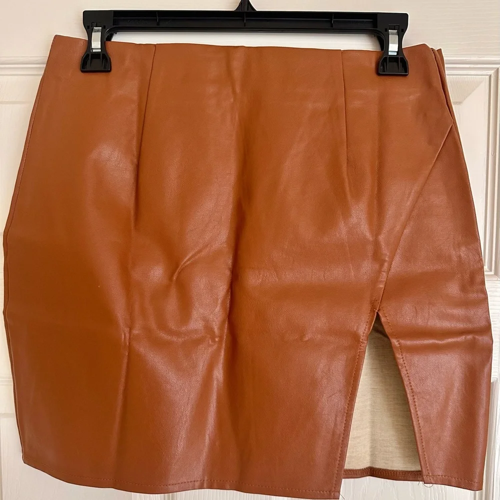 Lulus Faux Leather Light Brown Mini Skirt Side Slit Size Small NWT - Picture 2 of 5